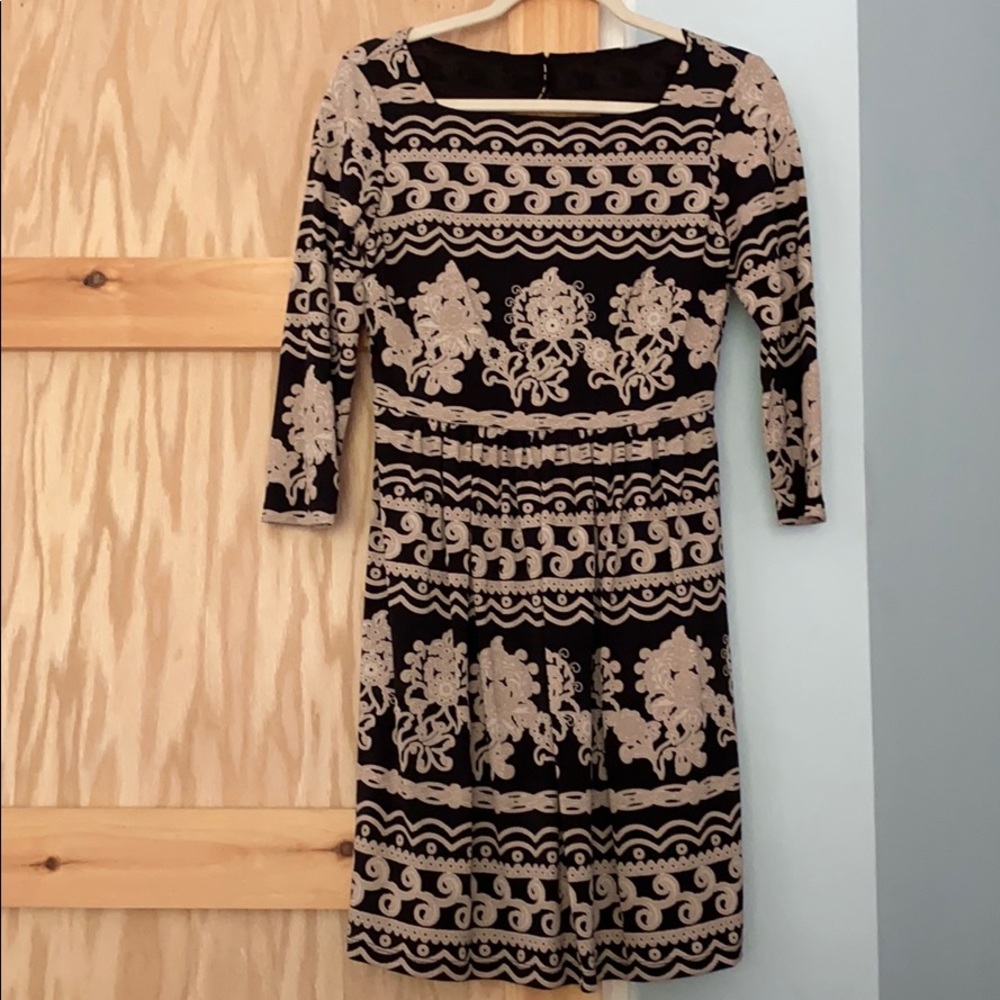 Black/white keyhole 3/4 sleeve dress